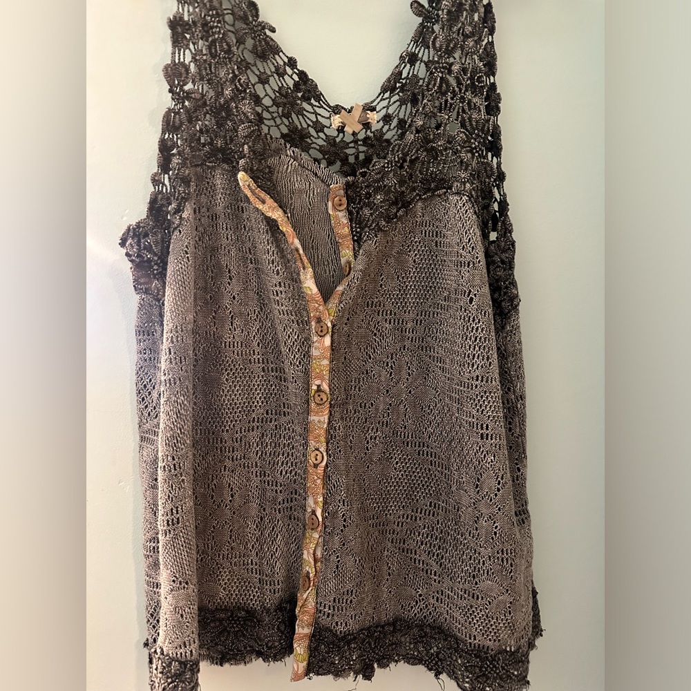 Gimmicks large tank top large